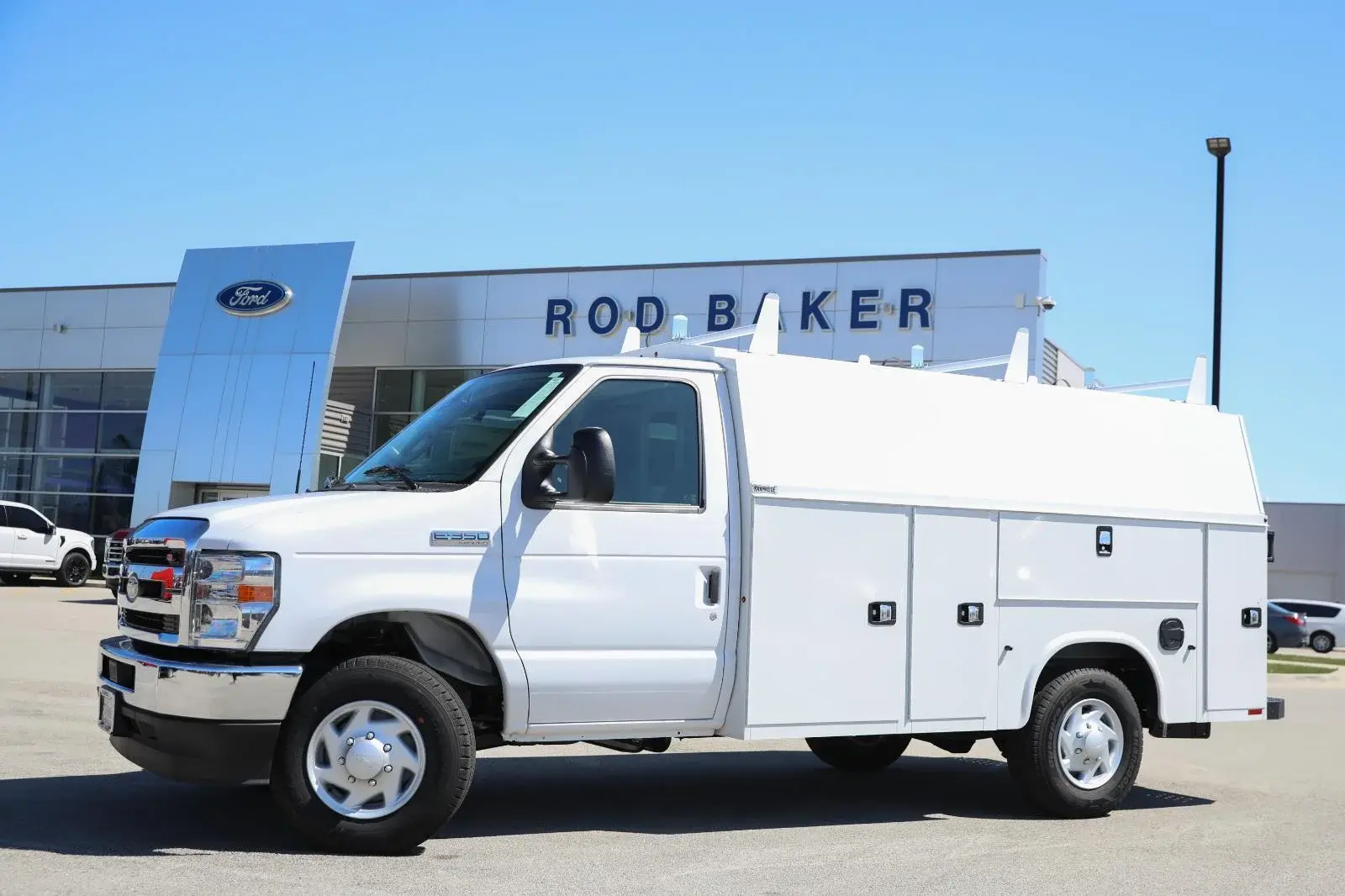 2026 Ford E-Series SRW E-350 Super Duty 138 in WB photo 4