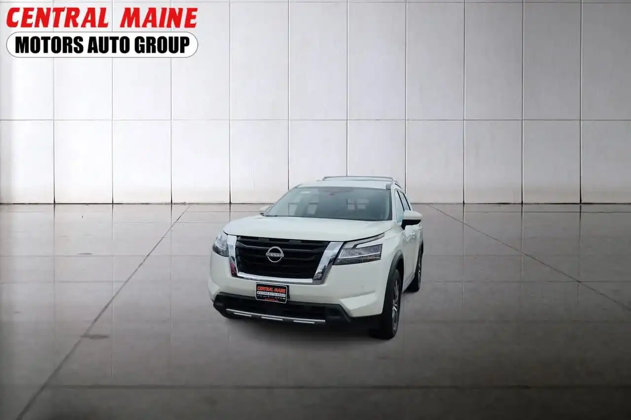 2023 Nissan Pathfinder SL 4WD's photo