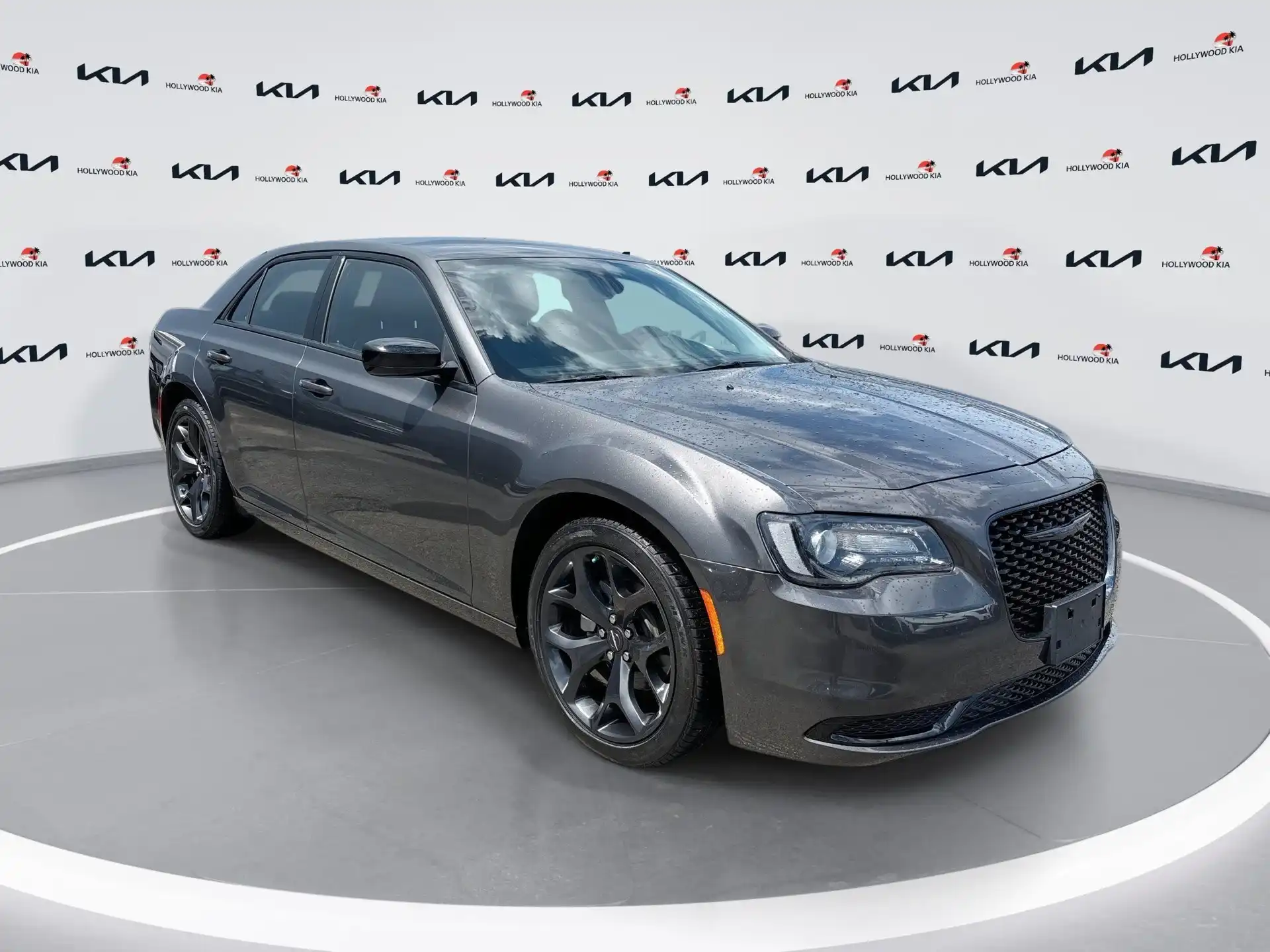 2023 Chrysler 300 Touring's photo