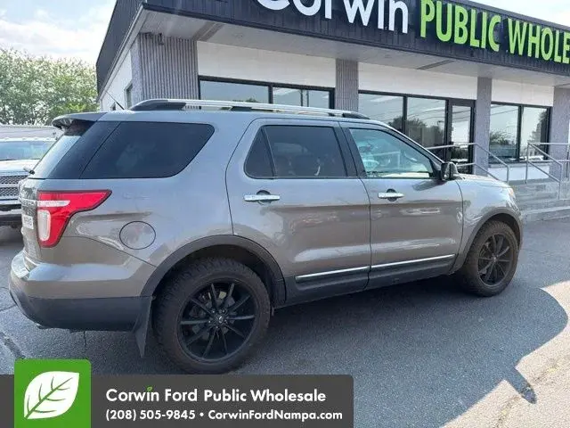 2013 Ford Explorer XLT 4x4 photo 3
