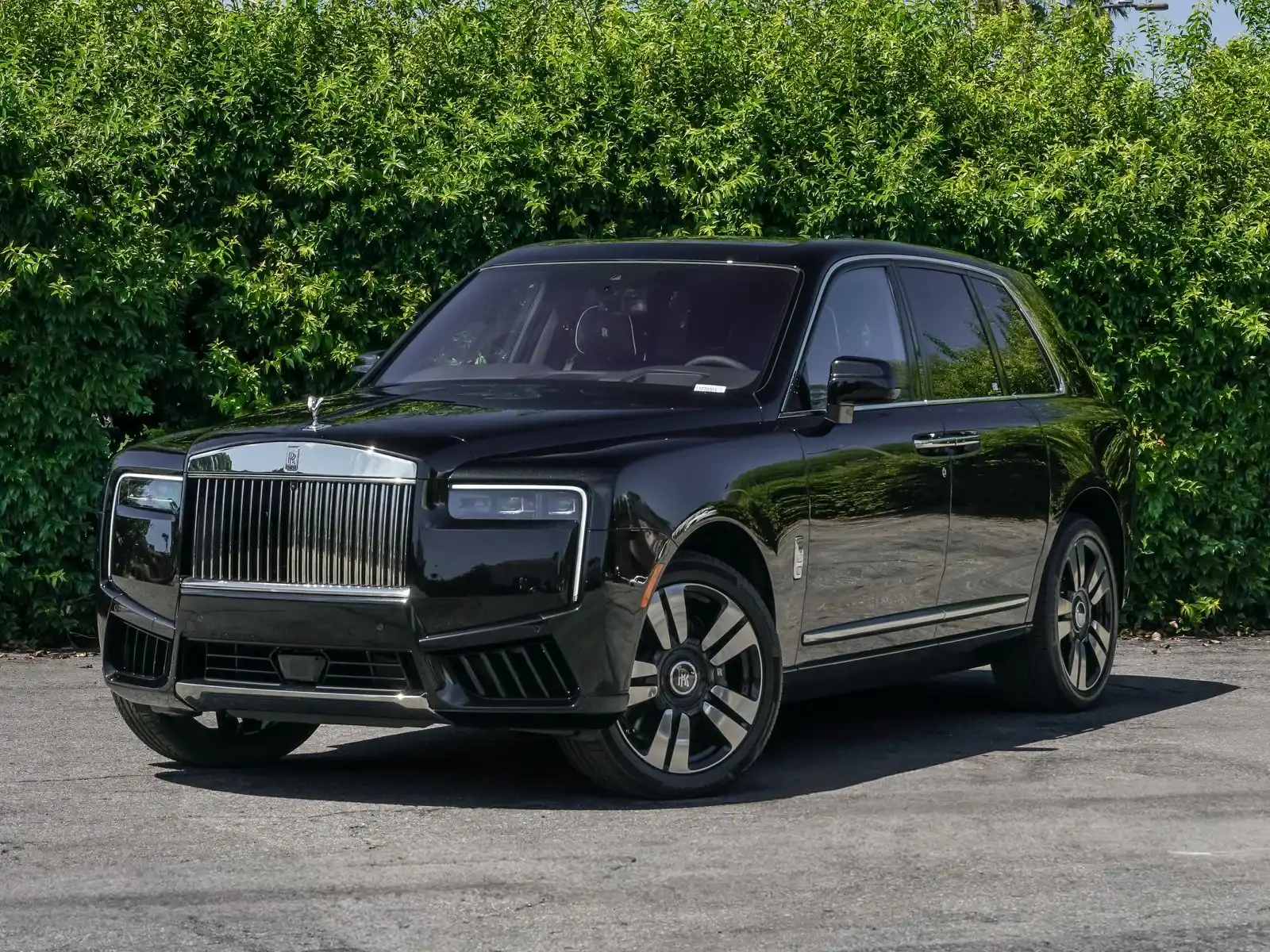 2027 Rolls-Royce Cullinan Base's photo