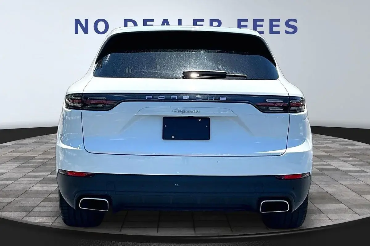 2022 Porsche Cayenne Base photo 5
