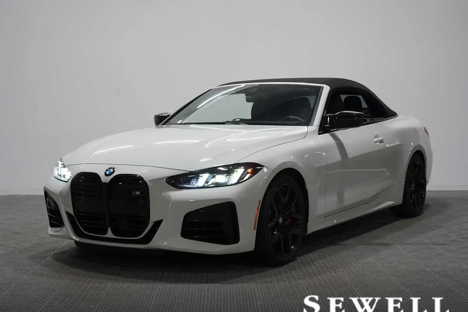2025 BMW 4 Series M440i Convertible's photo