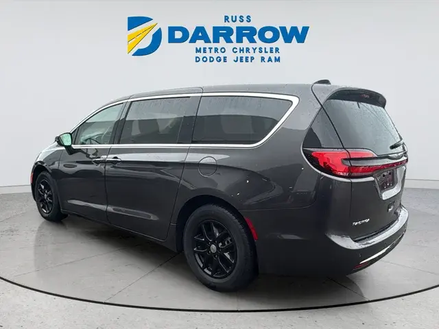 2023 Chrysler Pacifica Touring L photo 3