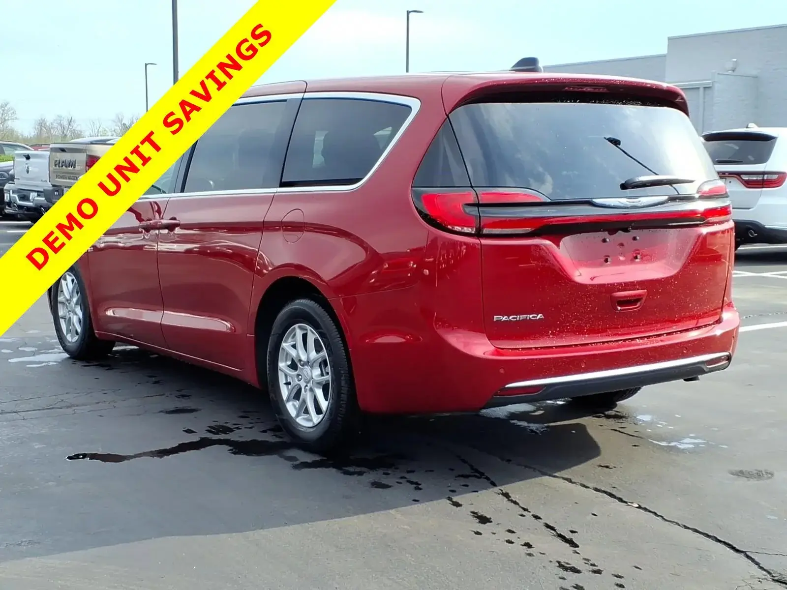 2026 Chrysler Pacifica Select photo 4