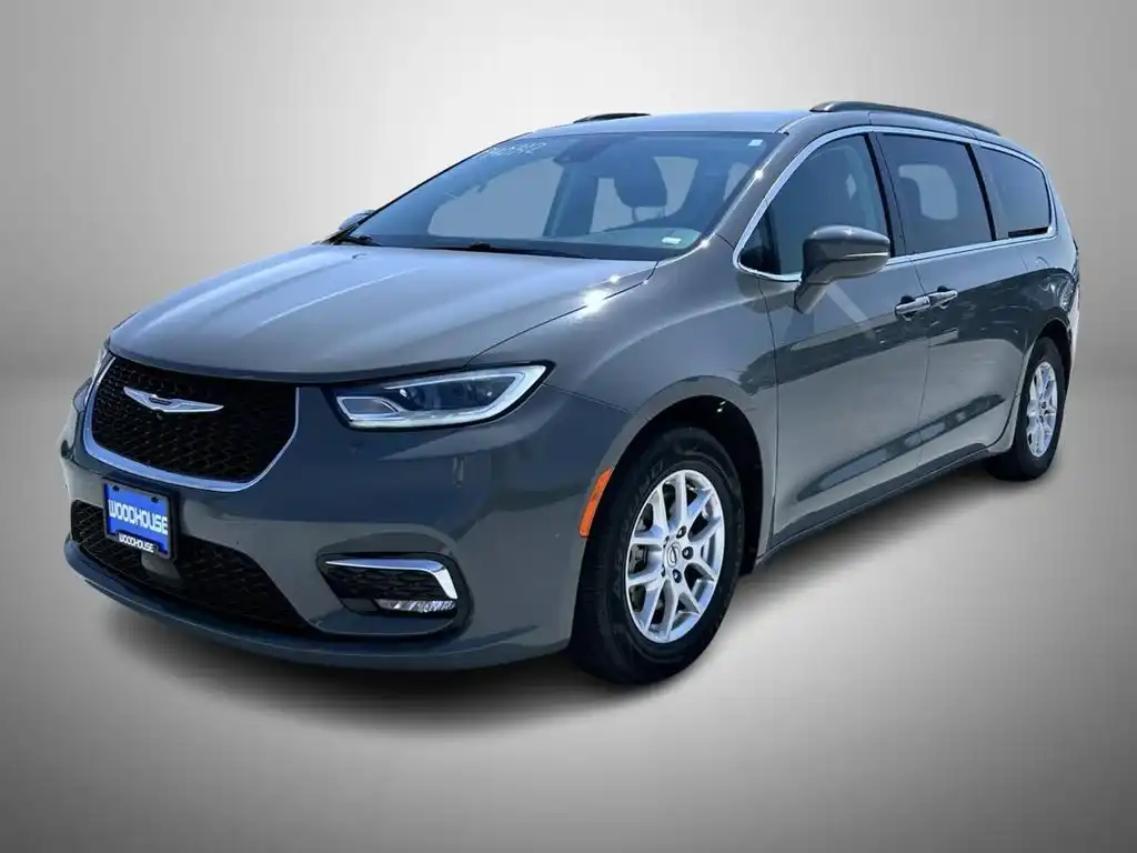 2022 Chrysler Pacifica Touring L's photo