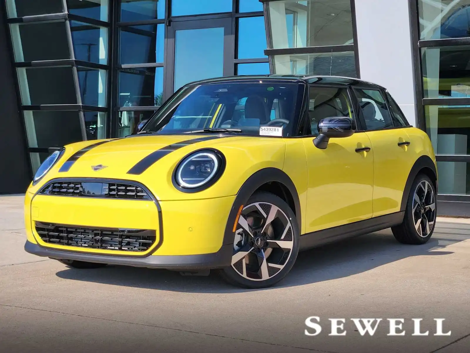 2026 MINI Hardtop Cooper Oxford Edition's photo
