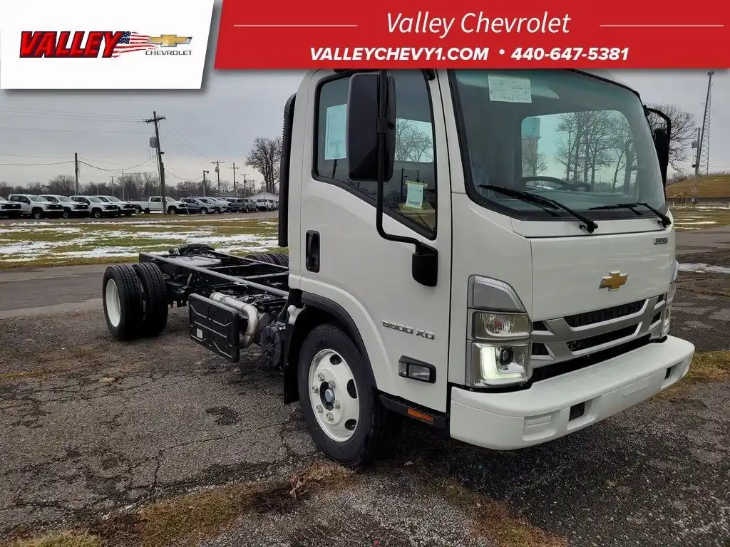 2023 Chevrolet Low Cab Forward's photo