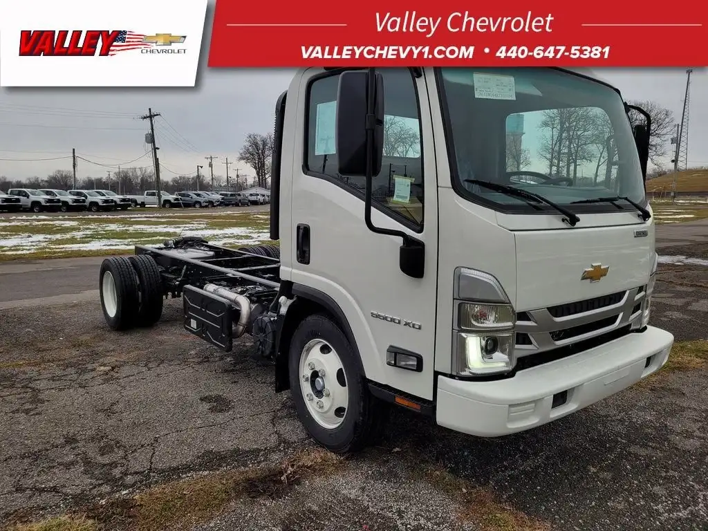2023 Chevrolet Low Cab Forward undefined photo 1