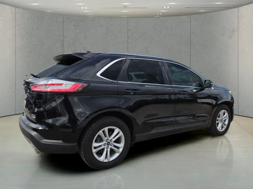 2020 Ford Edge SEL photo 3