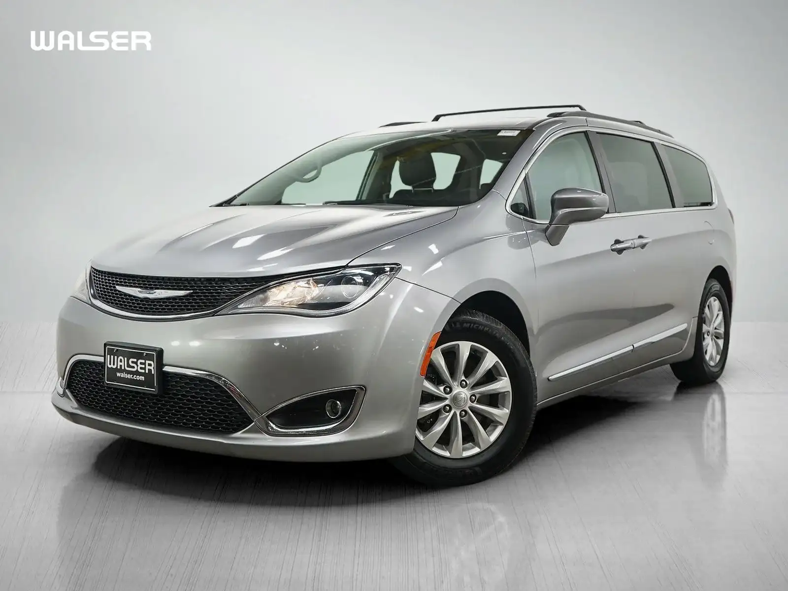 2017 Chrysler Pacifica Touring-L's photo