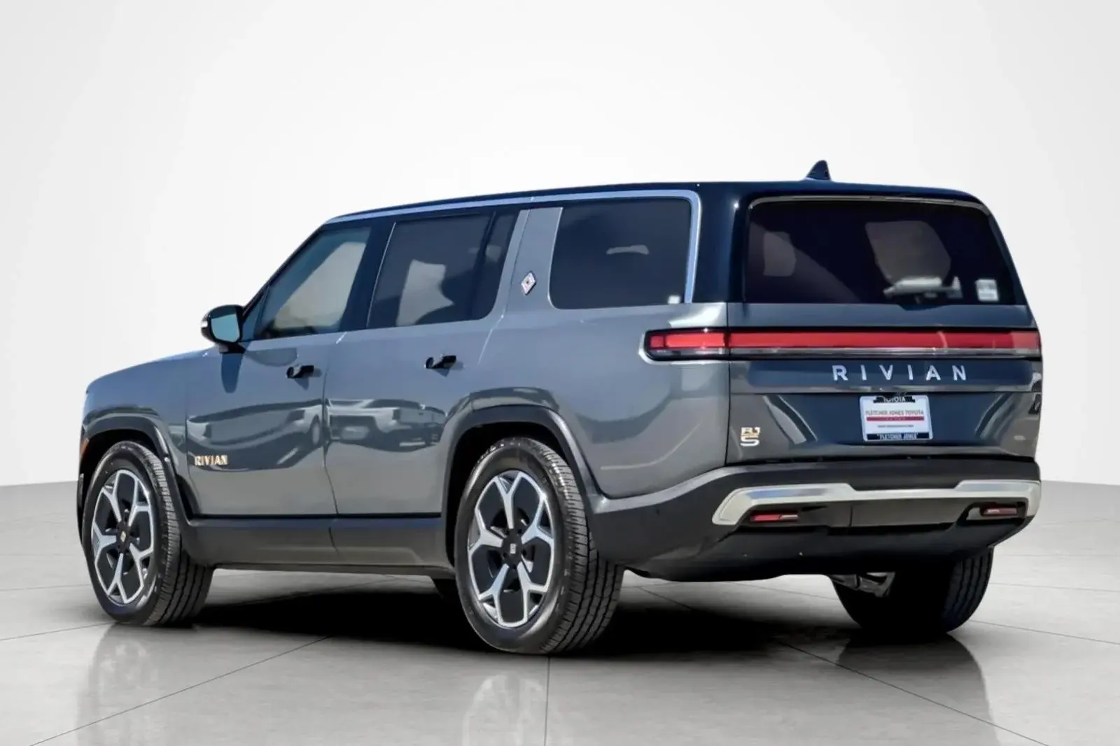 2024 Rivian R1S Adventure Quad-Motor Large Pack photo 3
