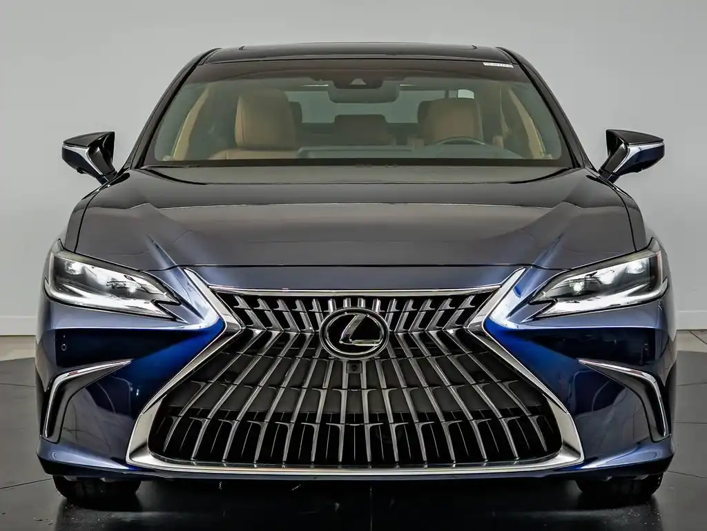2025 Lexus ES 300h 300h Ultra Luxury's photo