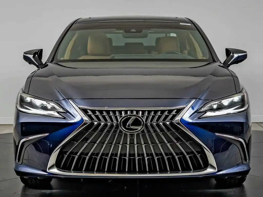 2025 Lexus ES 300h 300h Ultra Luxury's photo