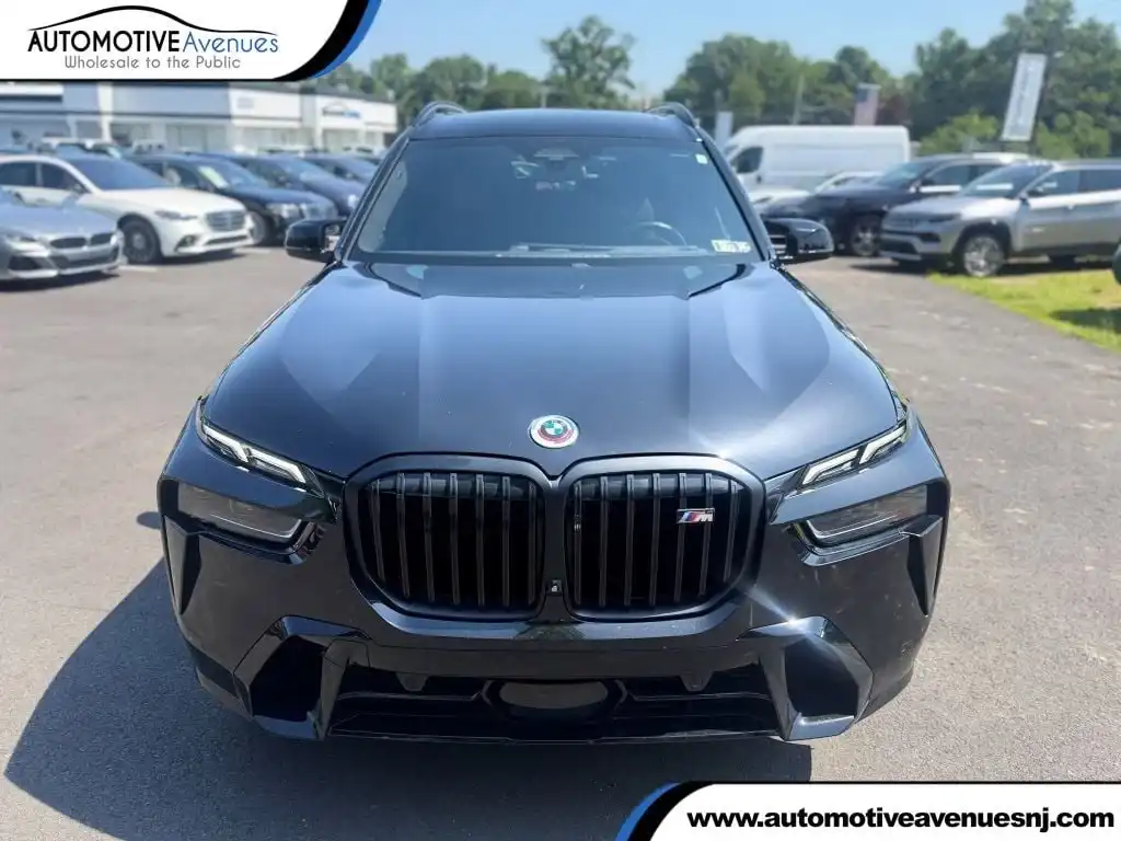 2023 BMW X7 M60i's photo