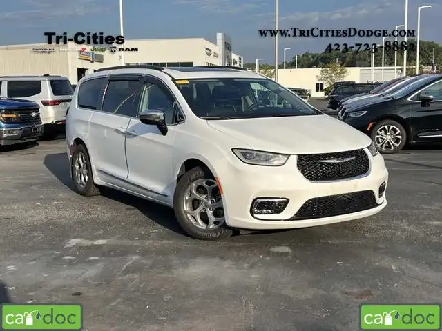 2023 Chrysler Pacifica Limited's photo