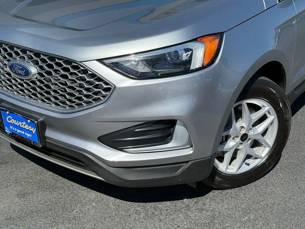 2024 Ford Edge SEL AWD photo 3