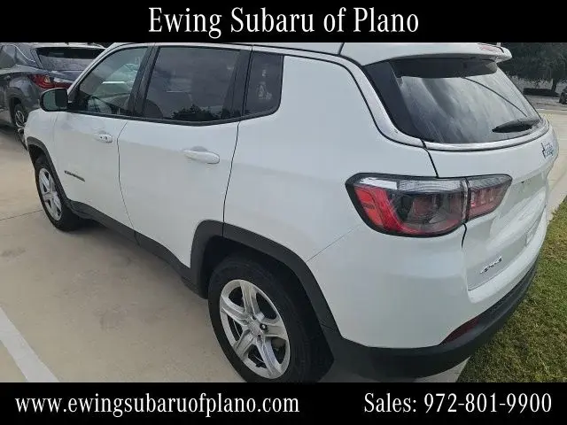 2024 Jeep Compass Latitude 4X4 photo 3