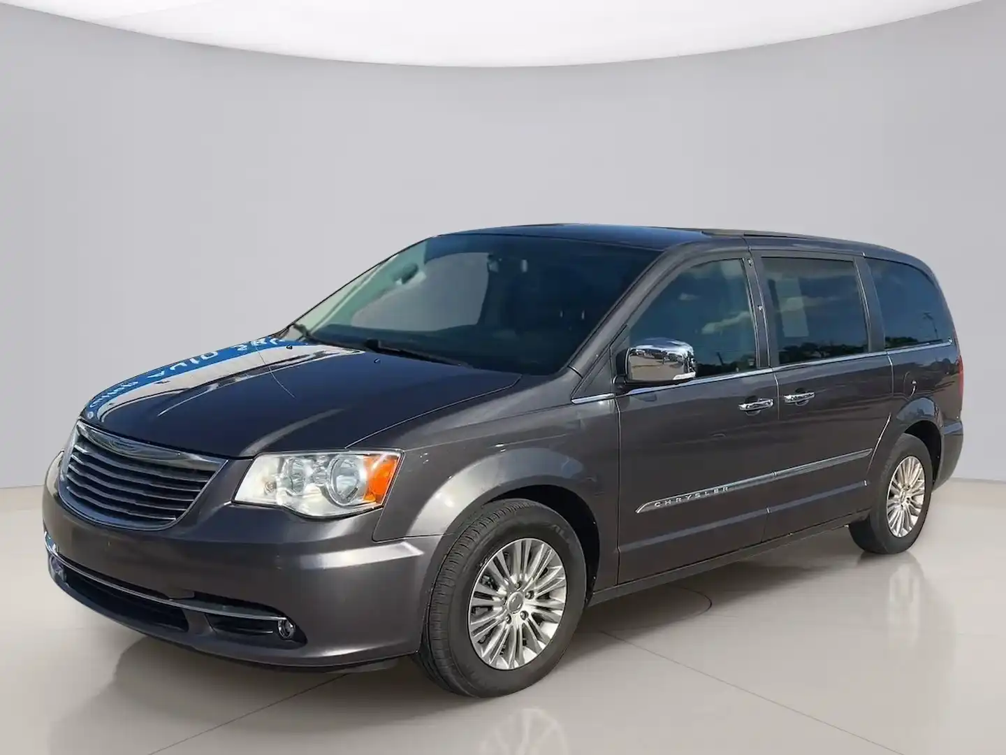 2015 Chrysler Town & Country Touring-L's photo