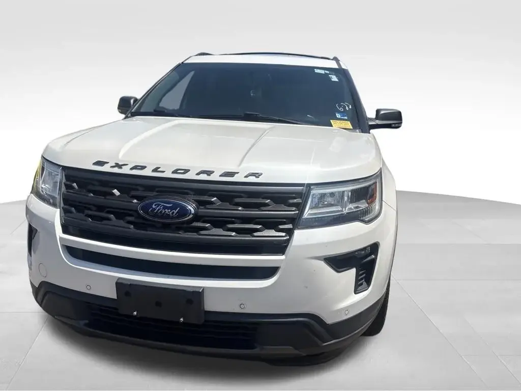 2018 Ford Explorer XLT 4WD photo 3