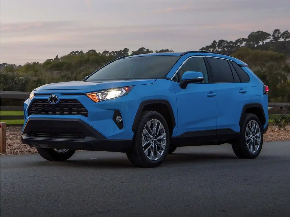 2020 Toyota RAV4 LE AWD's photo