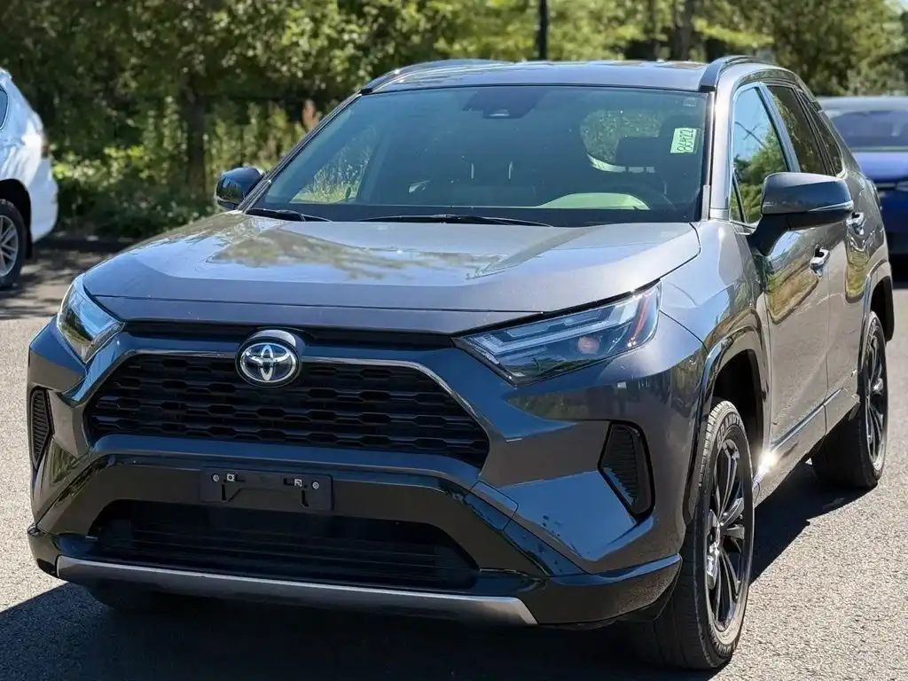 2023 Toyota RAV4 Hybrid SE AWD's photo