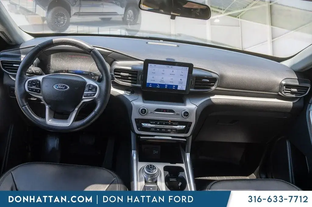 2023 Ford Explorer XLT 4WD photo 3