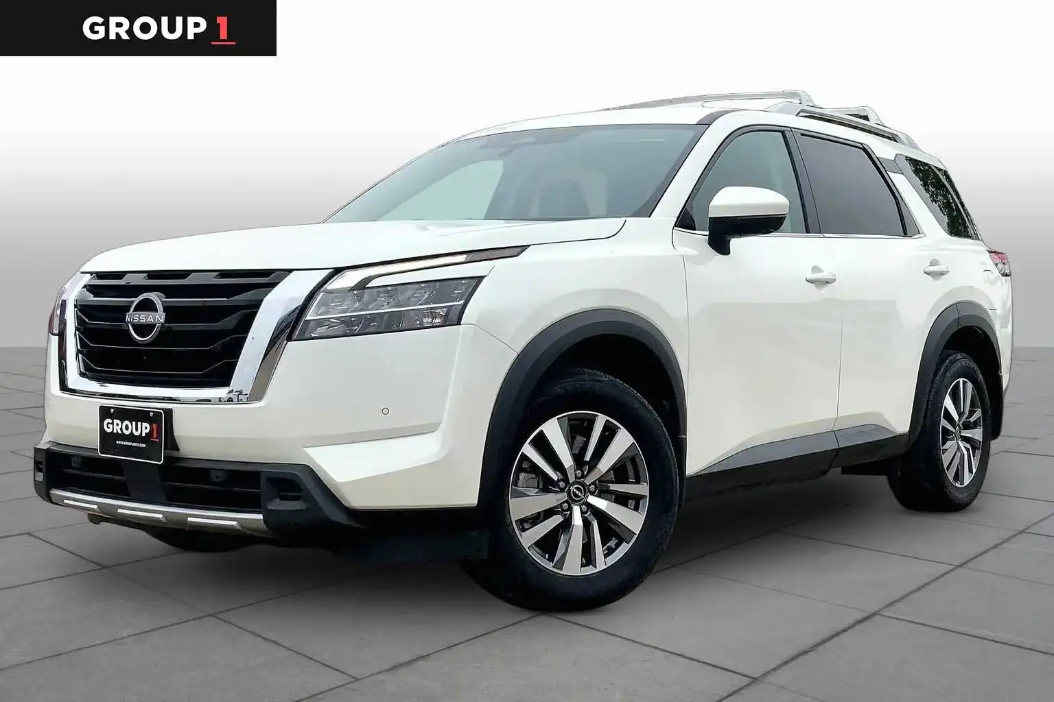 2024 Nissan Pathfinder SL 2WD's photo