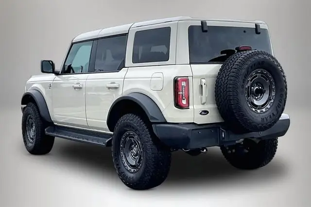 2025 Ford Bronco Outer Banks 4WD photo 4
