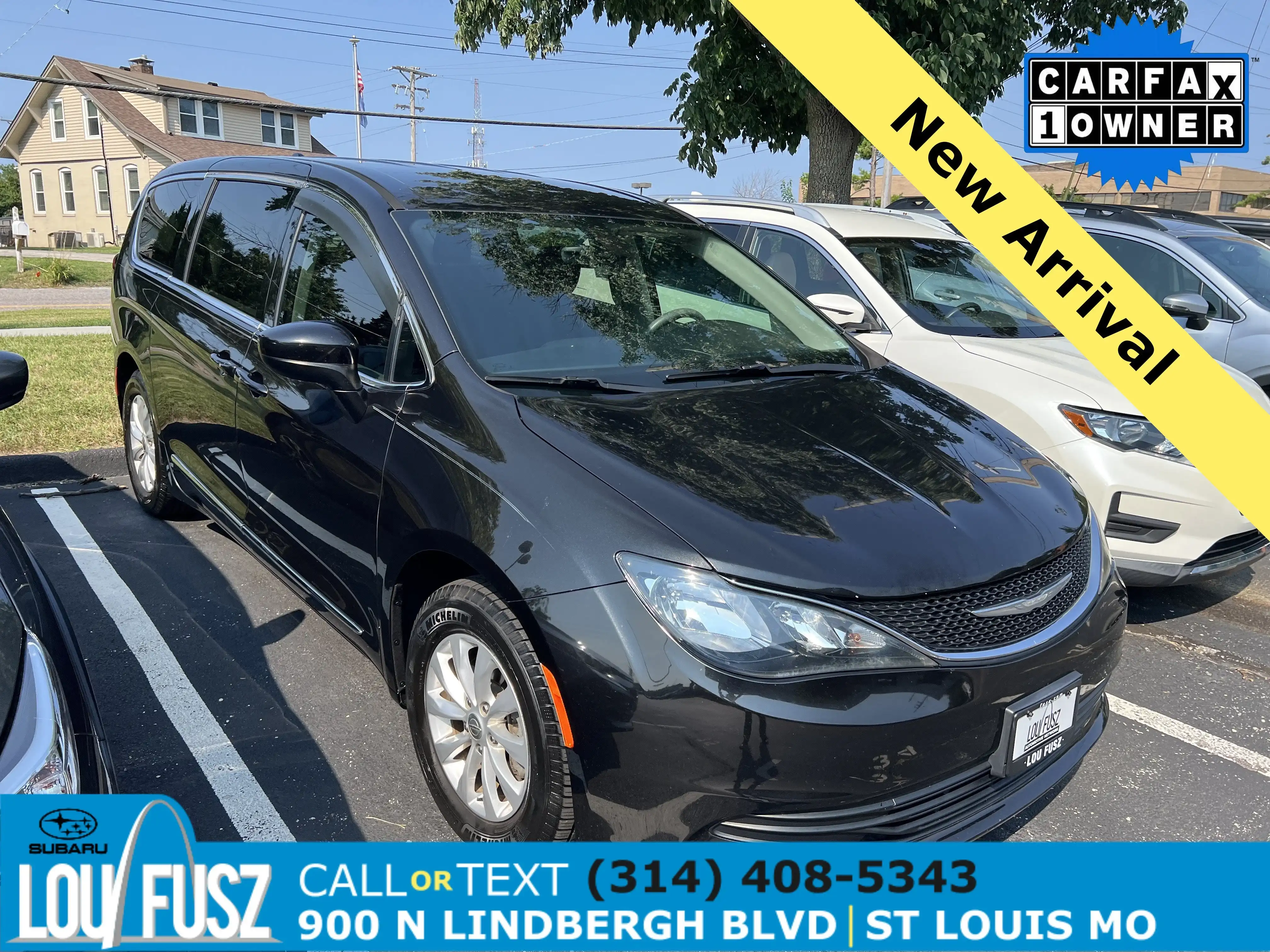 2017 Chrysler Pacifica Touring's photo