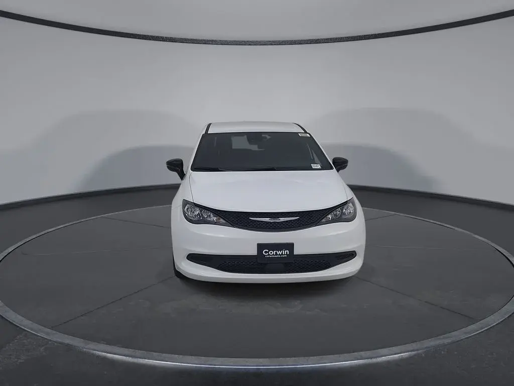 2027 Chrysler Voyager LX photo 5