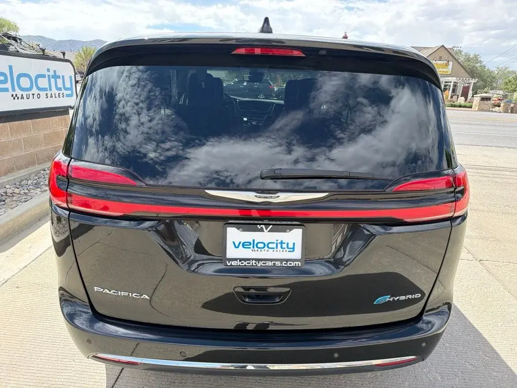 2024 Chrysler Pacifica Hybrid PHEV Select photo 4