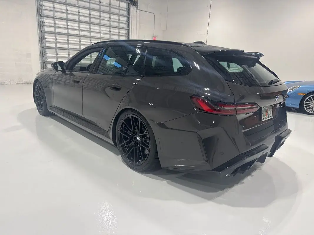 2026 BMW M5 M5 Touring photo 3