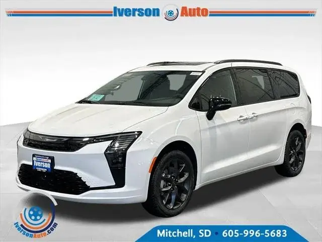 2027 Chrysler Pacifica Limited AWD photo 3