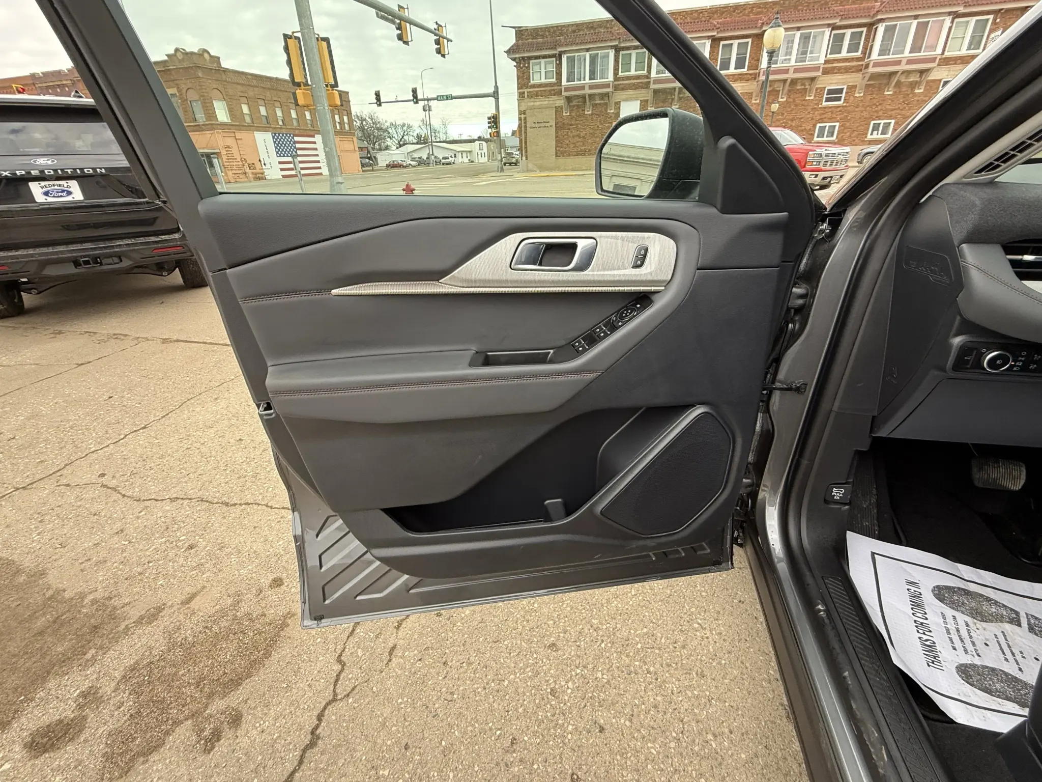 2026 Ford Explorer Active 4WD photo 5