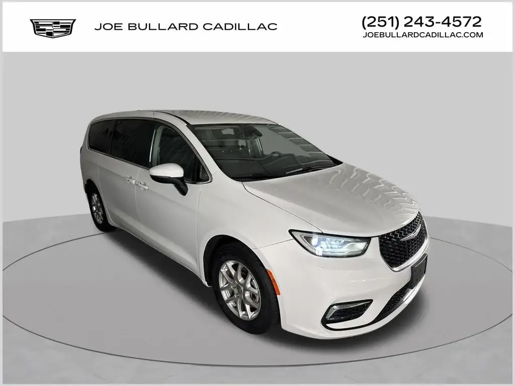 2023 Chrysler Pacifica Touring L photo 1