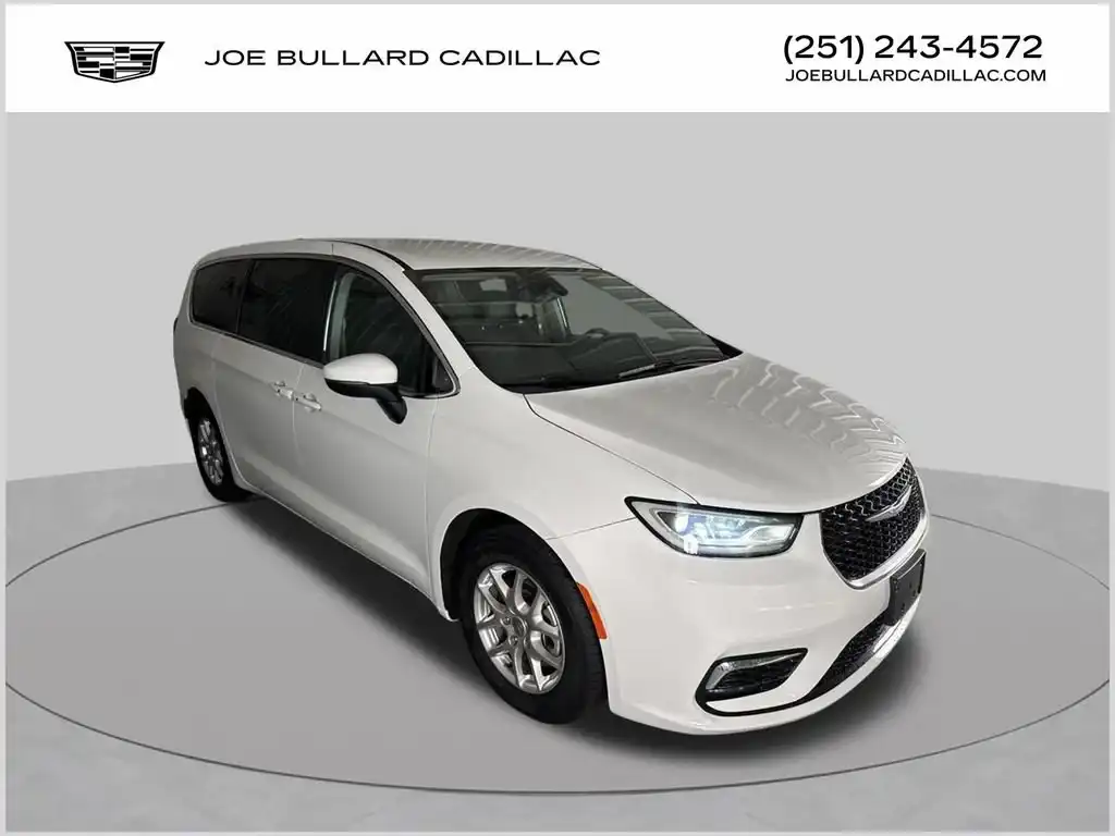 2023 Chrysler Pacifica Touring L's photo