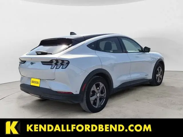 2023 Ford Mustang-Mach-e Select photo 5