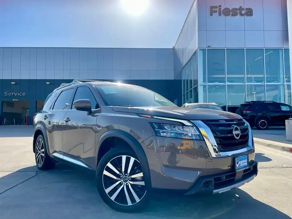 2024 Nissan Pathfinder Platinum 4WD's photo