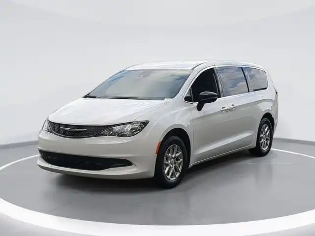 2025 Chrysler Voyager LX's photo