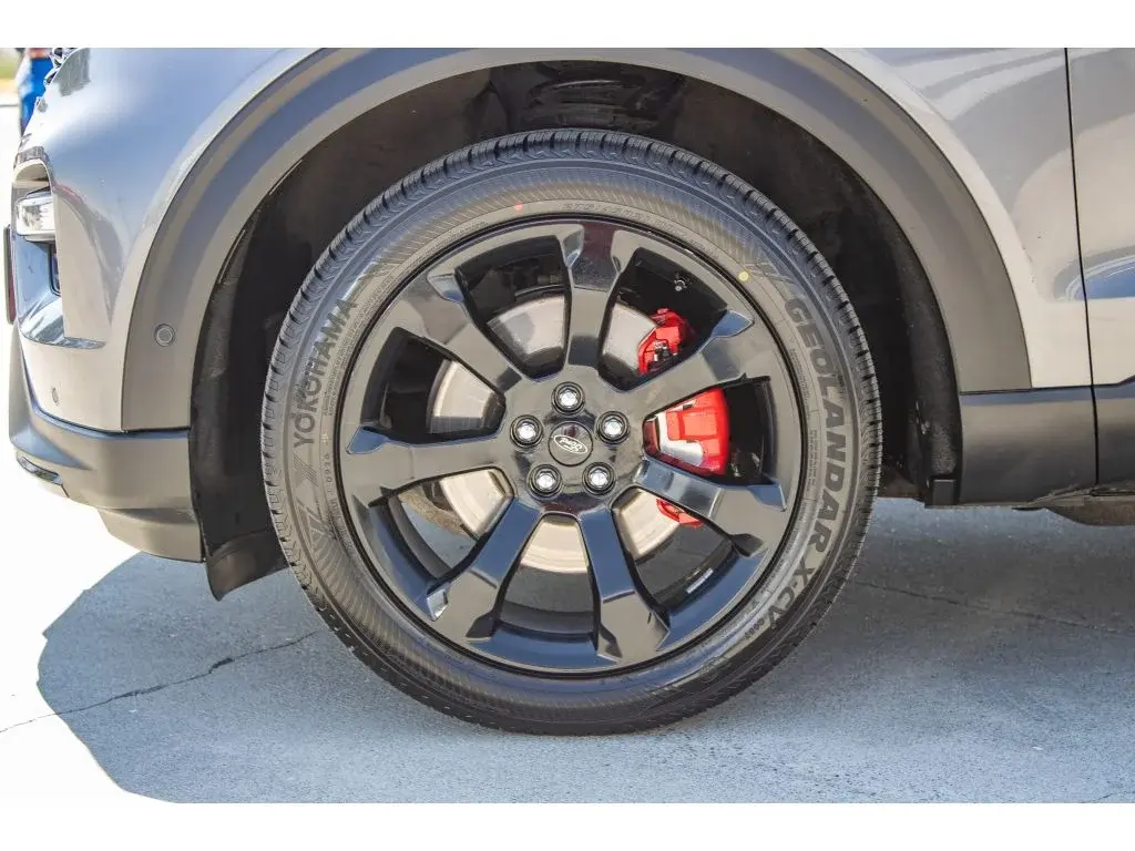 2021 Ford Explorer ST 4WD photo 5