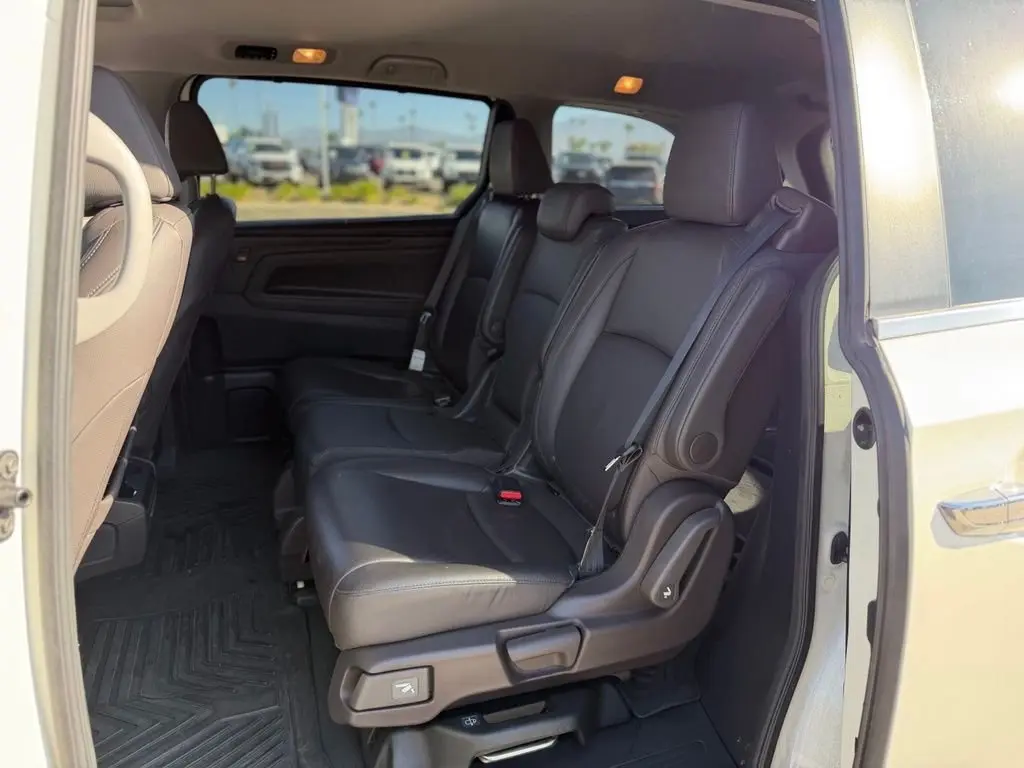 2019 Honda Odyssey EX-L with RES & Navigation photo 4