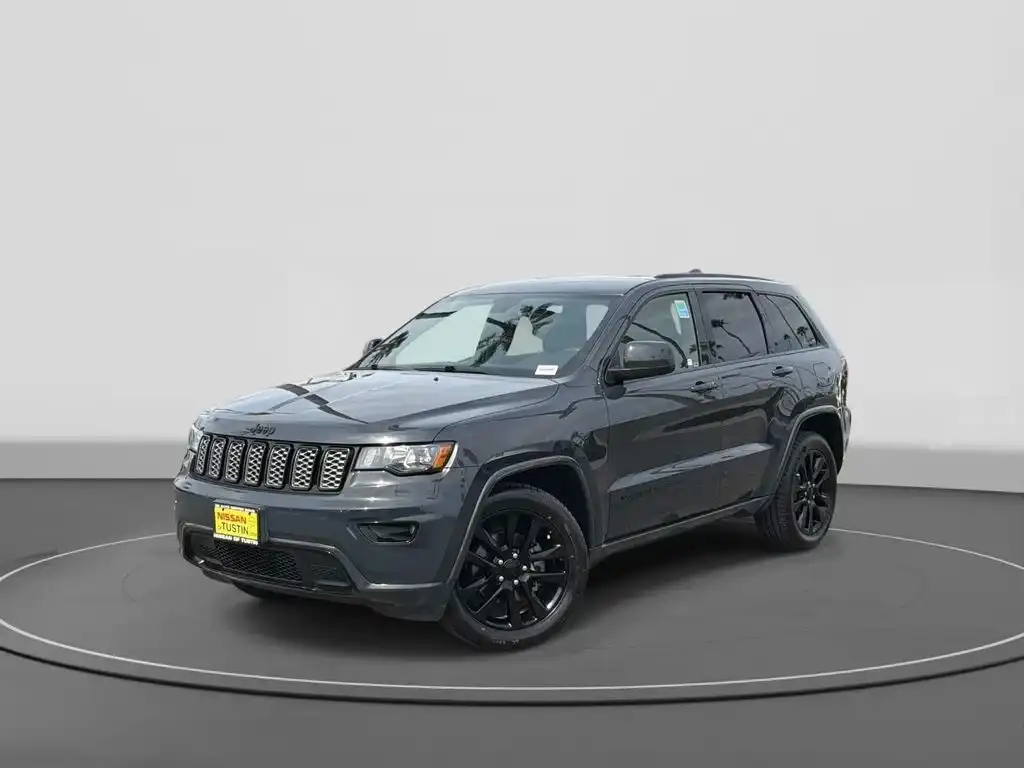 2017 Jeep Grand Cherokee Altitude's photo