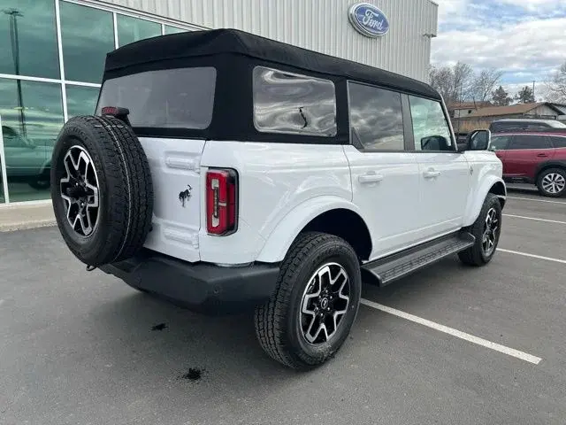 2025 Ford Bronco Outer Banks 4x4 photo 5