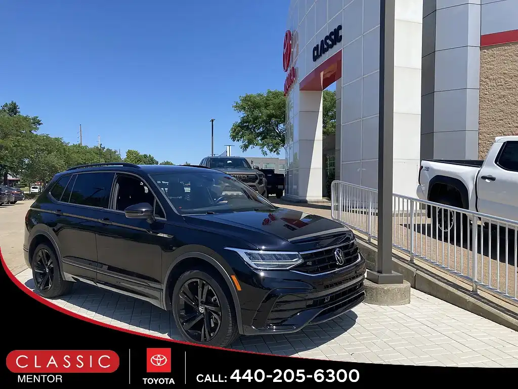 2023 Volkswagen Tiguan 2.0T SE R-Line Black 4Motion's photo
