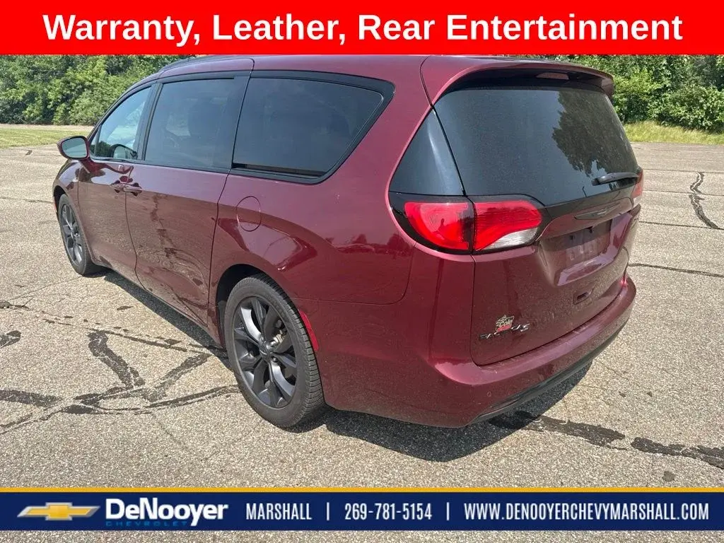 2018 Chrysler Pacifica Touring L Plus photo 3