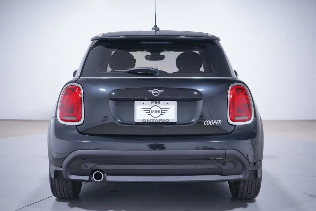 2024 MINI Hardtop Cooper photo 5