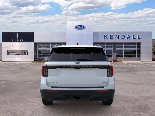 2026 Ford Explorer Active 4WD photo 5