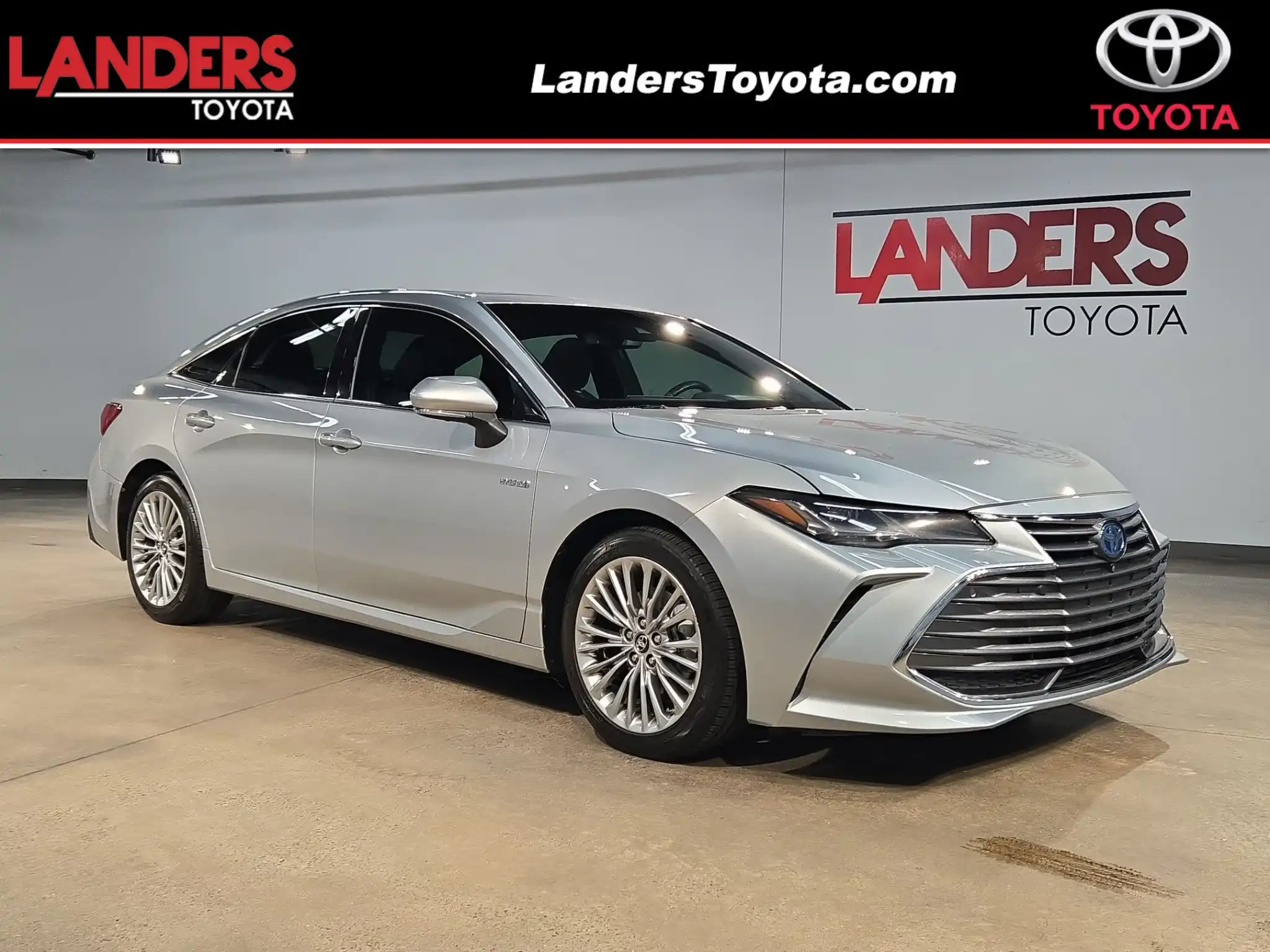 2019 Toyota Avalon Limited Hybrid's photo
