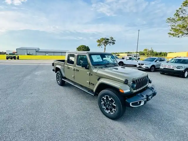2026 Jeep Gladiator Sahara Auto's photo
